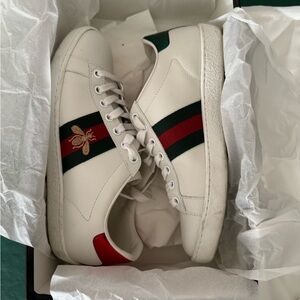 Authentic Women’s Gucci Ace sneakers with bee size 35.5